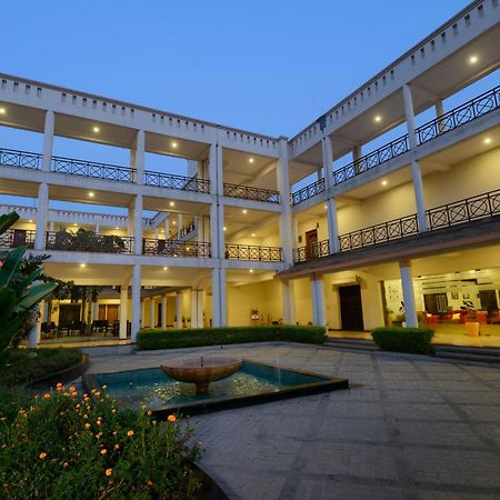 Treehouse Hotel Club & Spa Dharuhera ภายนอก รูปภาพ