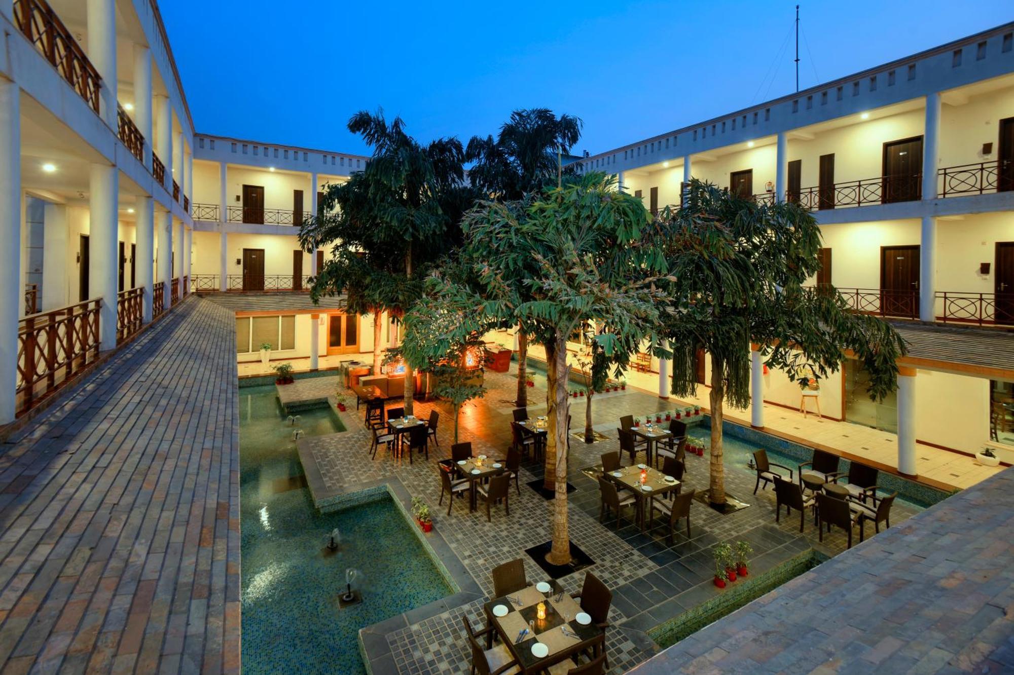 Treehouse Hotel Club & Spa Dharuhera ภายนอก รูปภาพ