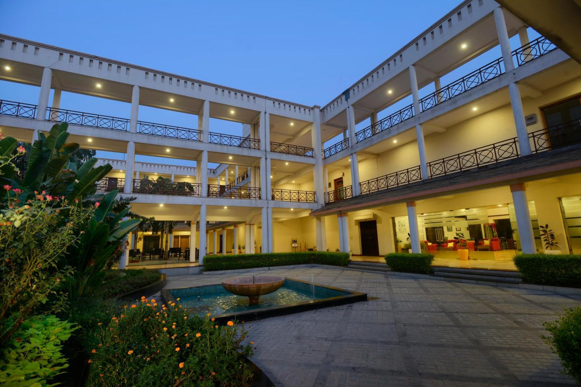 Treehouse Hotel Club & Spa Dharuhera ภายนอก รูปภาพ