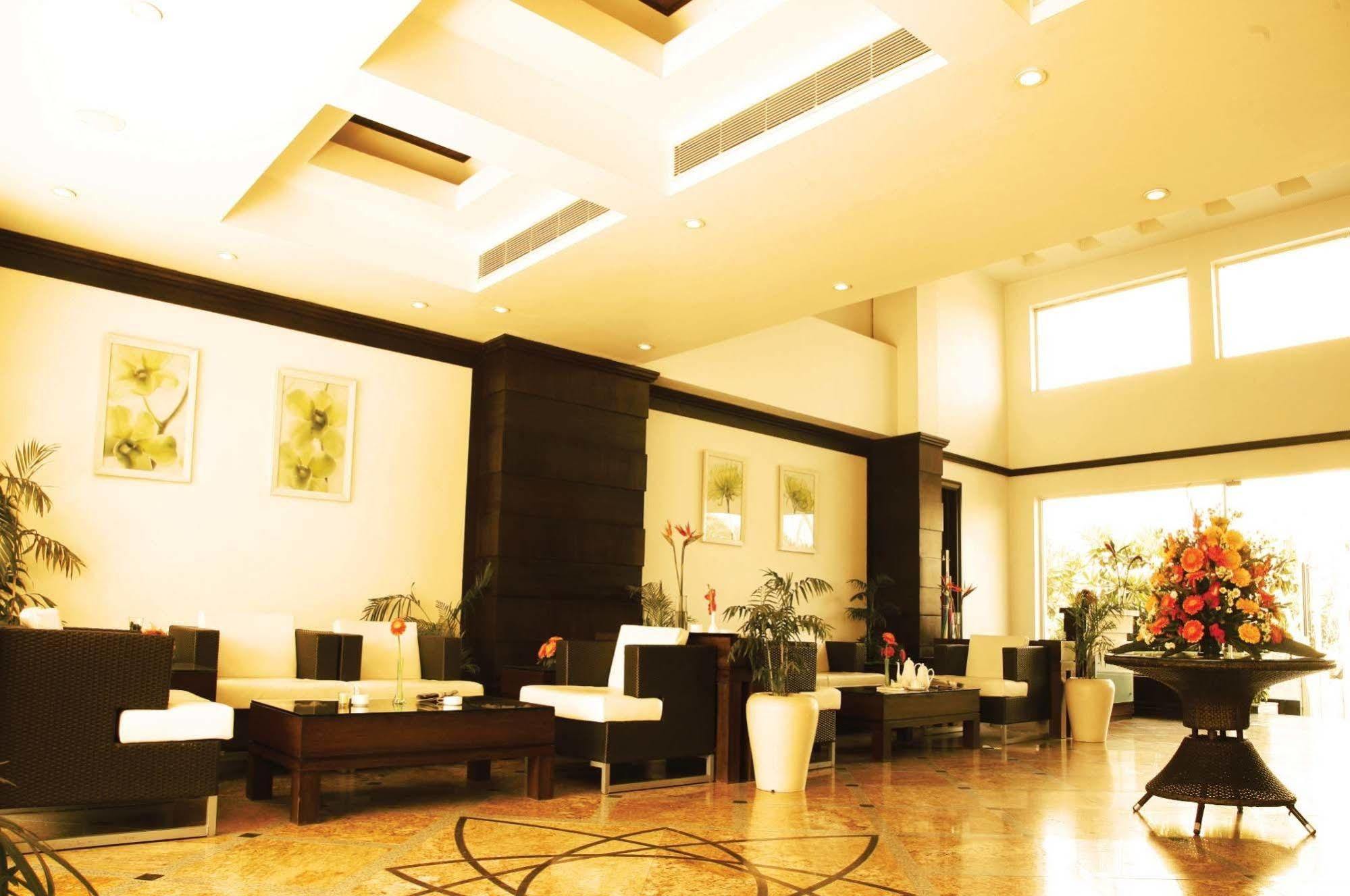 Treehouse Hotel Club & Spa Dharuhera ภายนอก รูปภาพ